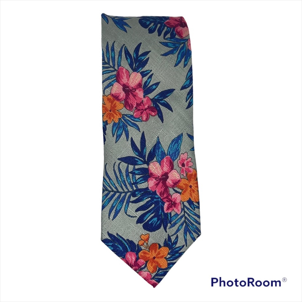 Thin Grey Floral Wembley 100% Polyester Great for Any Tie Lover!